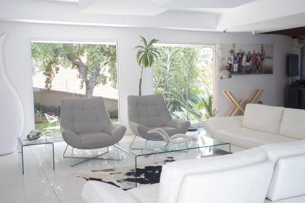 Luxury Upmarket Guesthouse 20 On 4Th Rustenburg Buitenkant foto