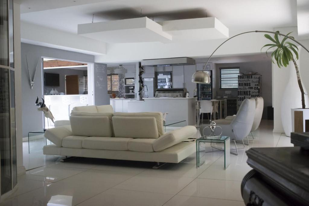Luxury Upmarket Guesthouse 20 On 4Th Rustenburg Buitenkant foto