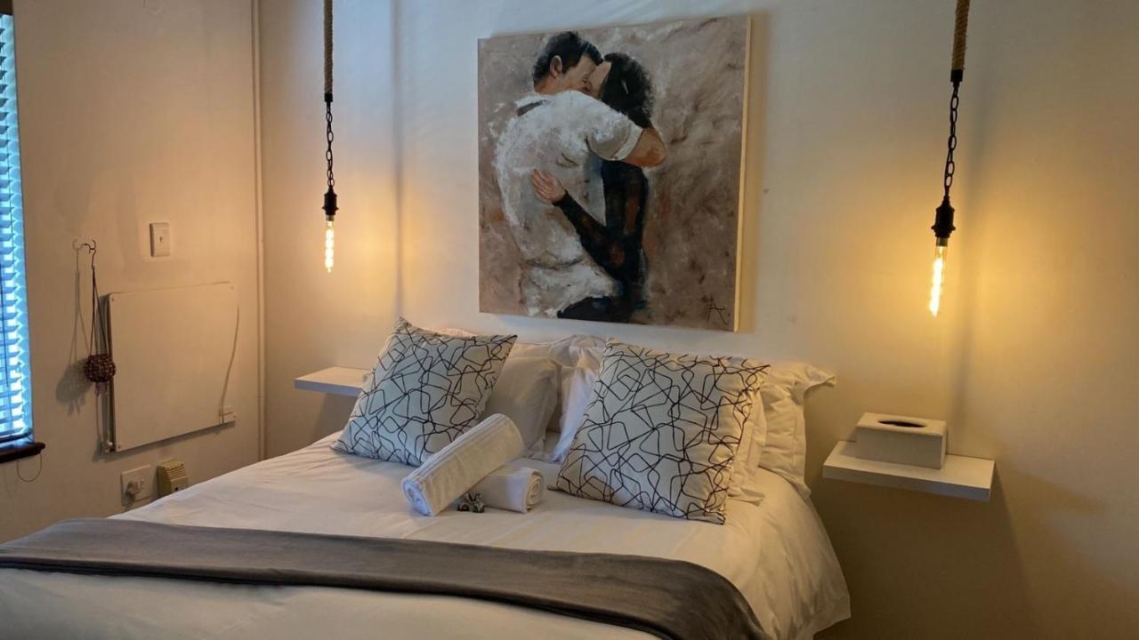 Luxury Upmarket Guesthouse 20 On 4Th Rustenburg Buitenkant foto