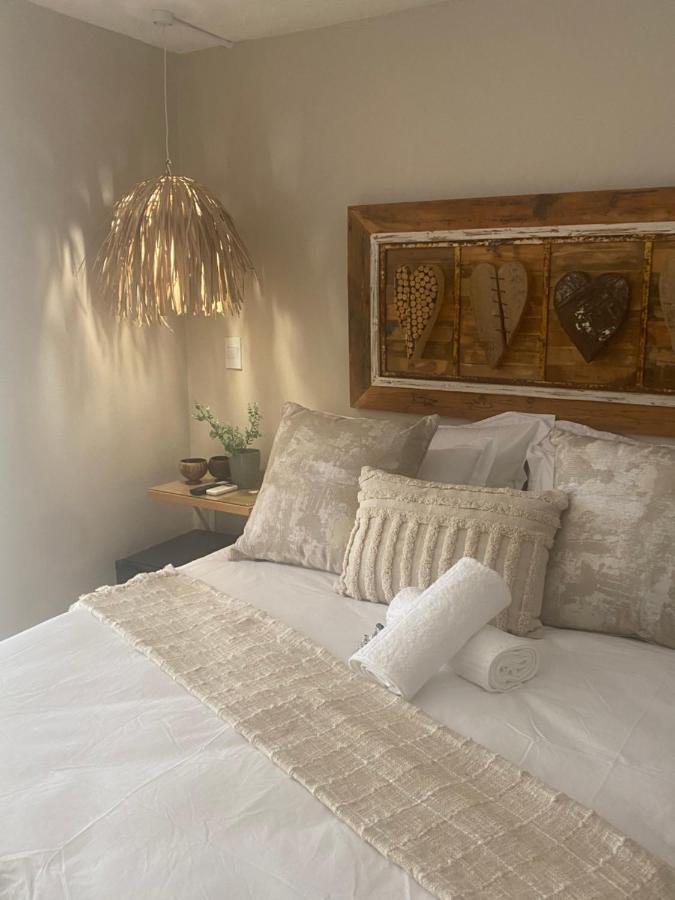 Luxury Upmarket Guesthouse 20 On 4Th Rustenburg Buitenkant foto