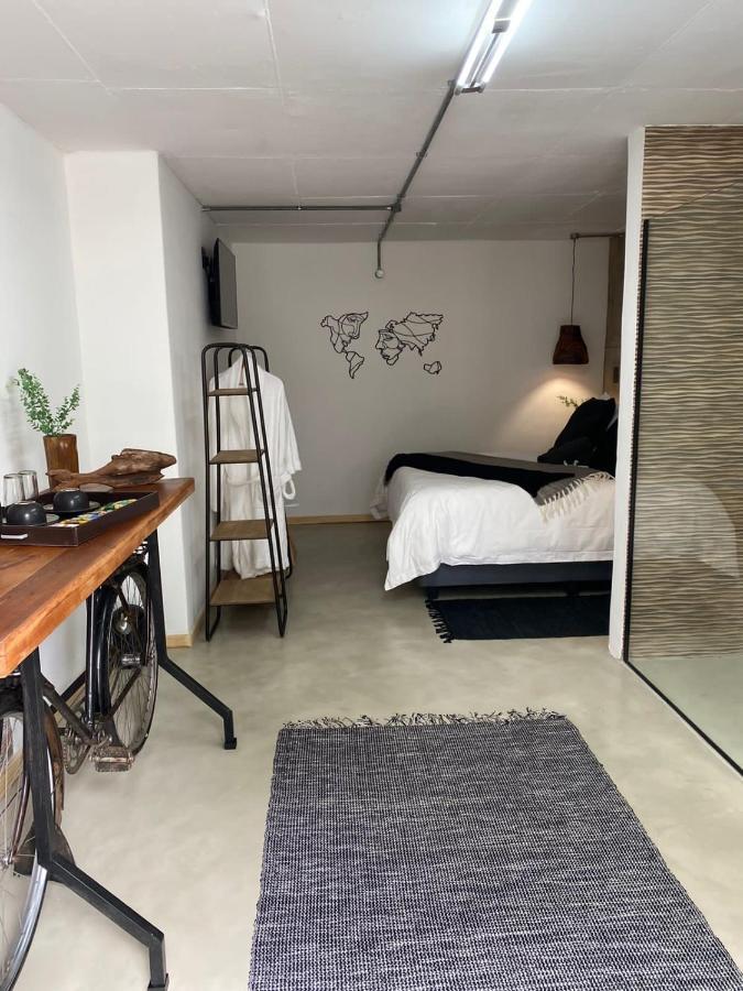 Luxury Upmarket Guesthouse 20 On 4Th Rustenburg Buitenkant foto