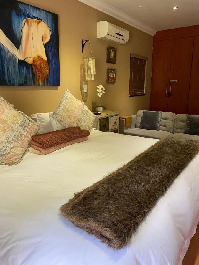 Luxury Upmarket Guesthouse 20 On 4Th Rustenburg Buitenkant foto