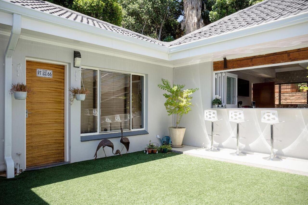 Luxury Upmarket Guesthouse 20 On 4Th Rustenburg Buitenkant foto
