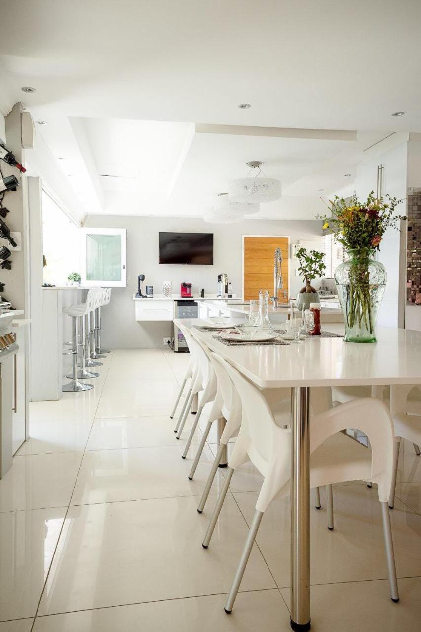 Luxury Upmarket Guesthouse 20 On 4Th Rustenburg Buitenkant foto
