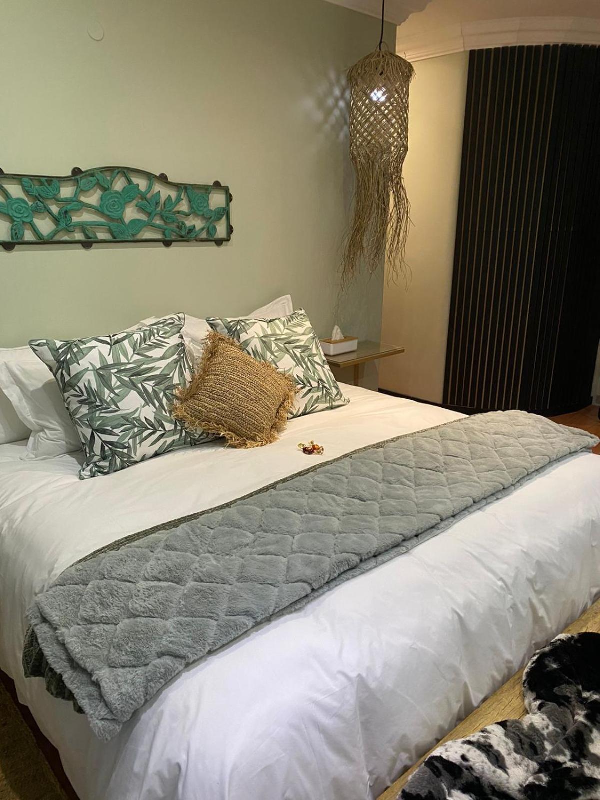 Luxury Upmarket Guesthouse 20 On 4Th Rustenburg Buitenkant foto