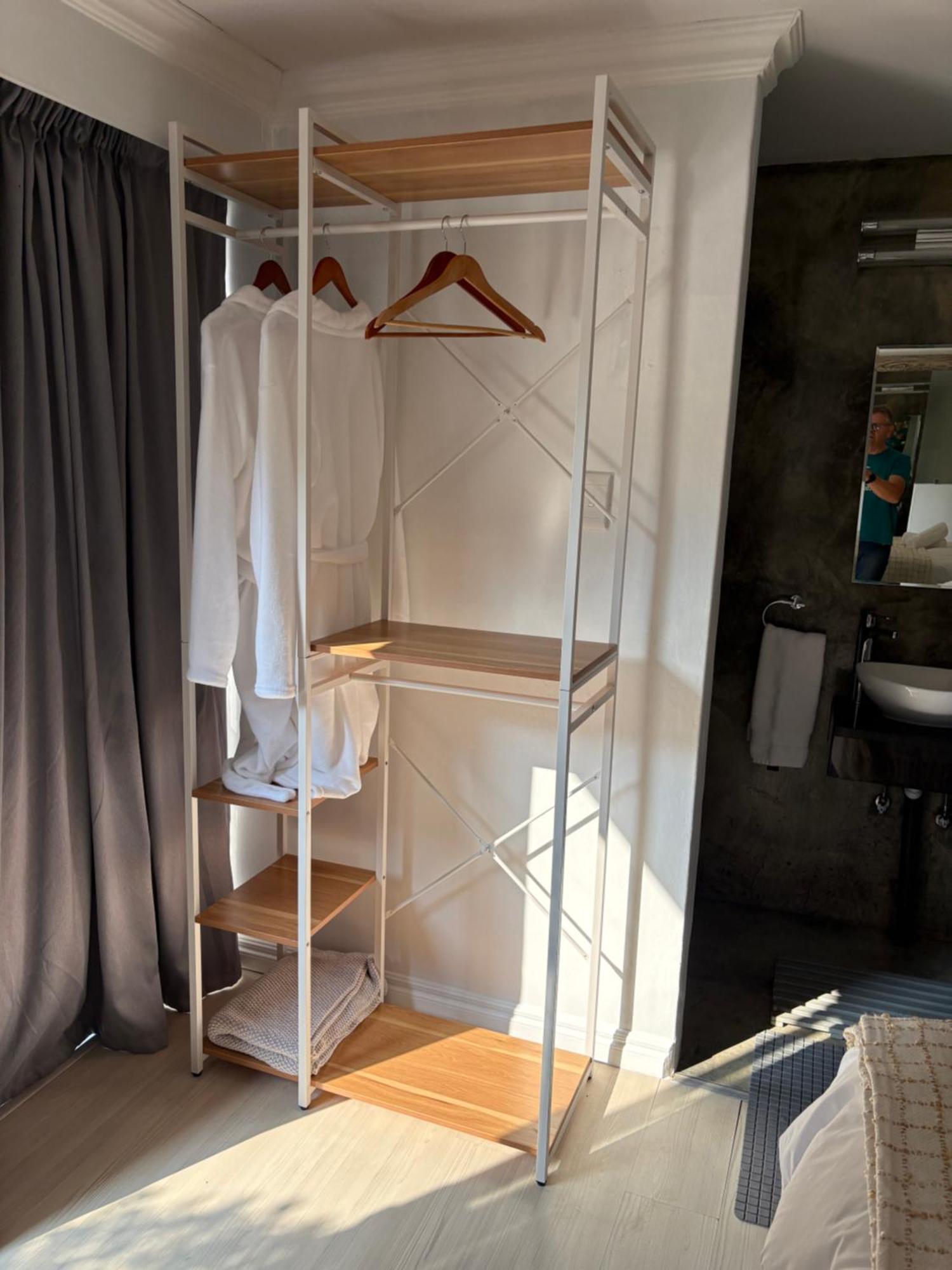 Luxury Upmarket Guesthouse 20 On 4Th Rustenburg Buitenkant foto