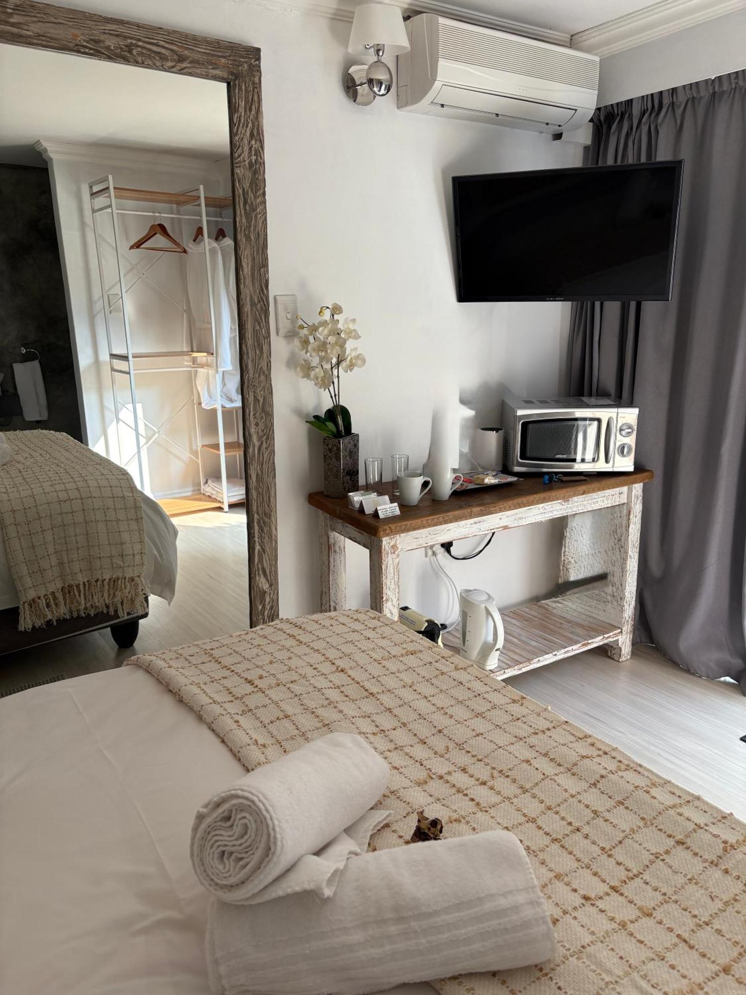 Luxury Upmarket Guesthouse 20 On 4Th Rustenburg Buitenkant foto
