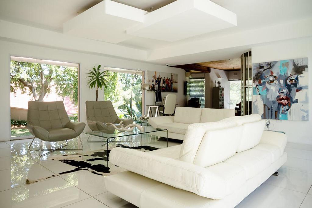 Luxury Upmarket Guesthouse 20 On 4Th Rustenburg Buitenkant foto