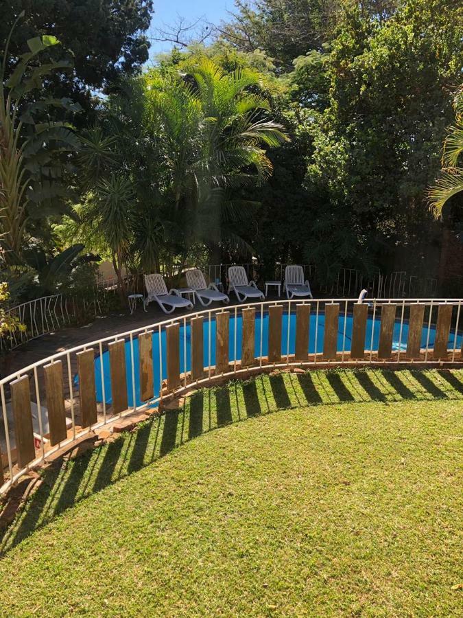 Luxury Upmarket Guesthouse 20 On 4Th Rustenburg Buitenkant foto